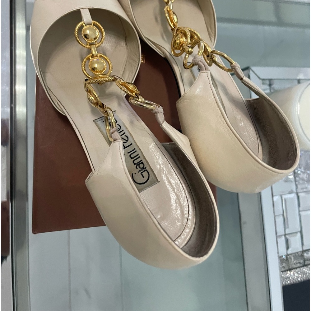 A beautiful beige Gianni Ferretti! Elegant for an evening affair.